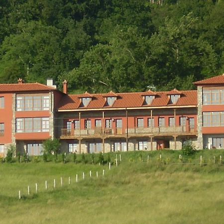 Escuelas De Fuentes Вилавичоза Екстериор снимка